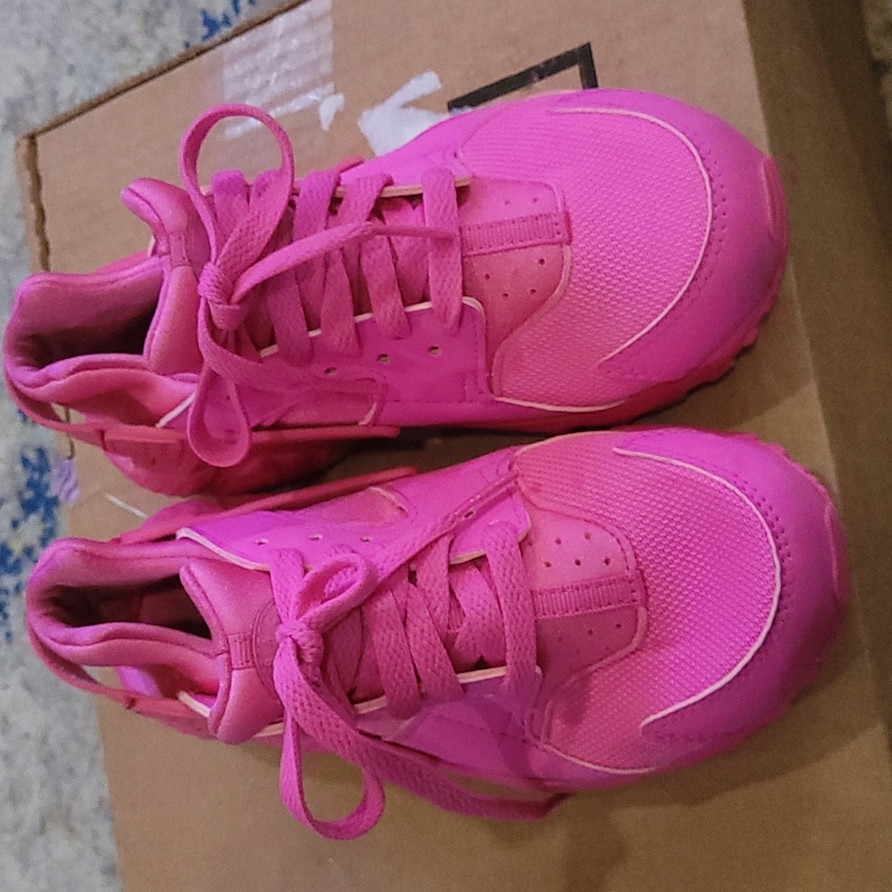 Nike - Picture 2 of 2